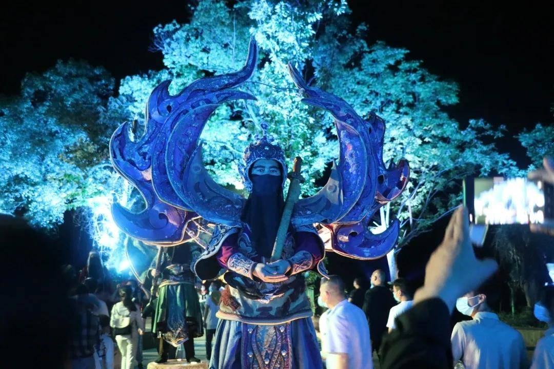《诗行重庆》开机 邀请单霁翔探寻重庆文化