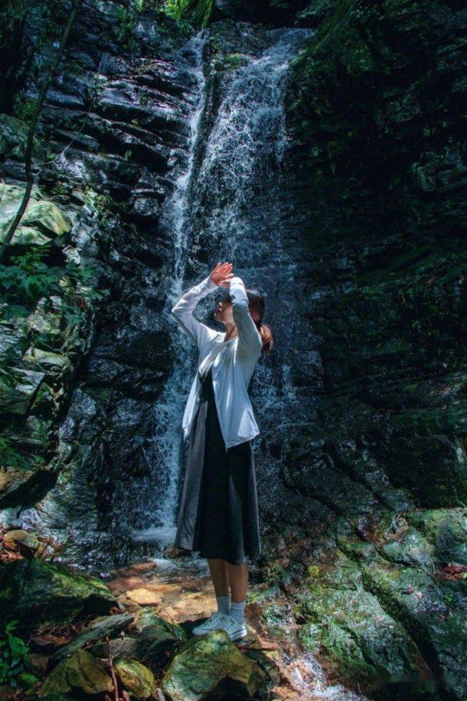 逃离古老的乡村房子
